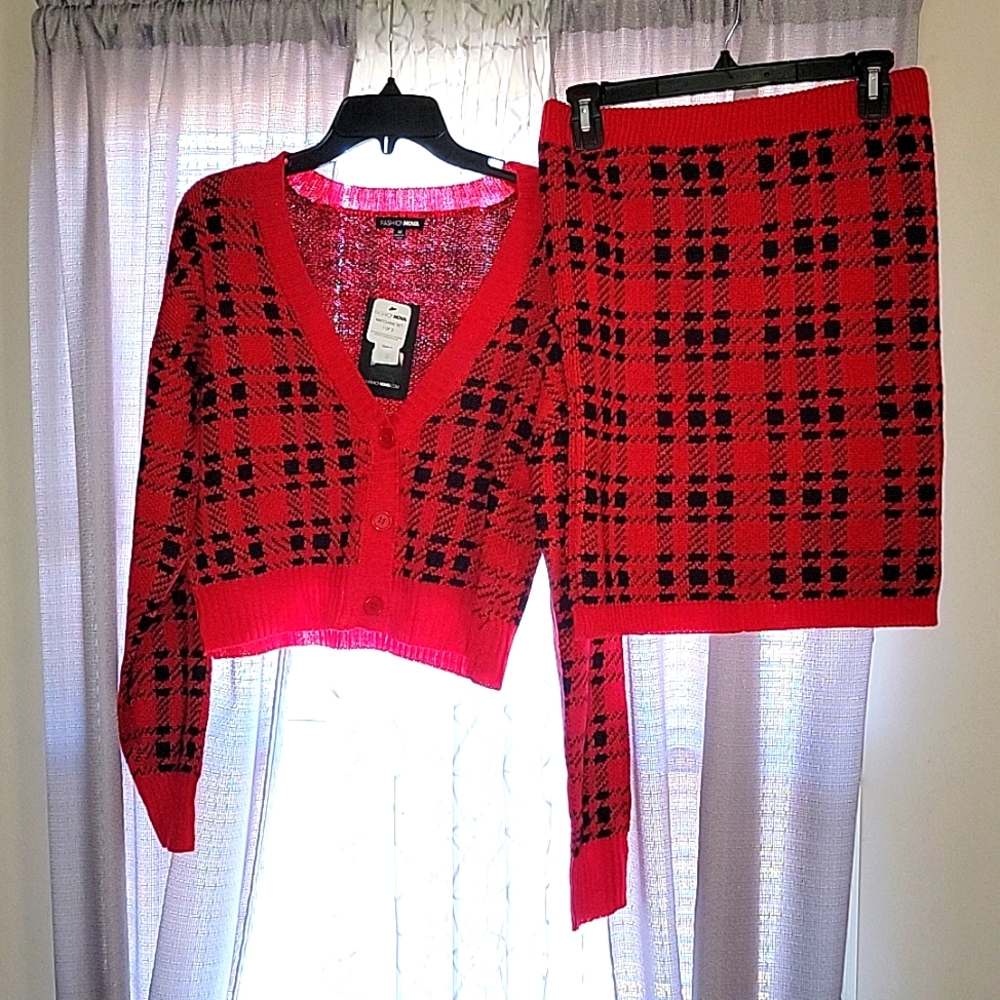 Womens Sweater and Skirt Set. Size Meduim.  Red /Black .